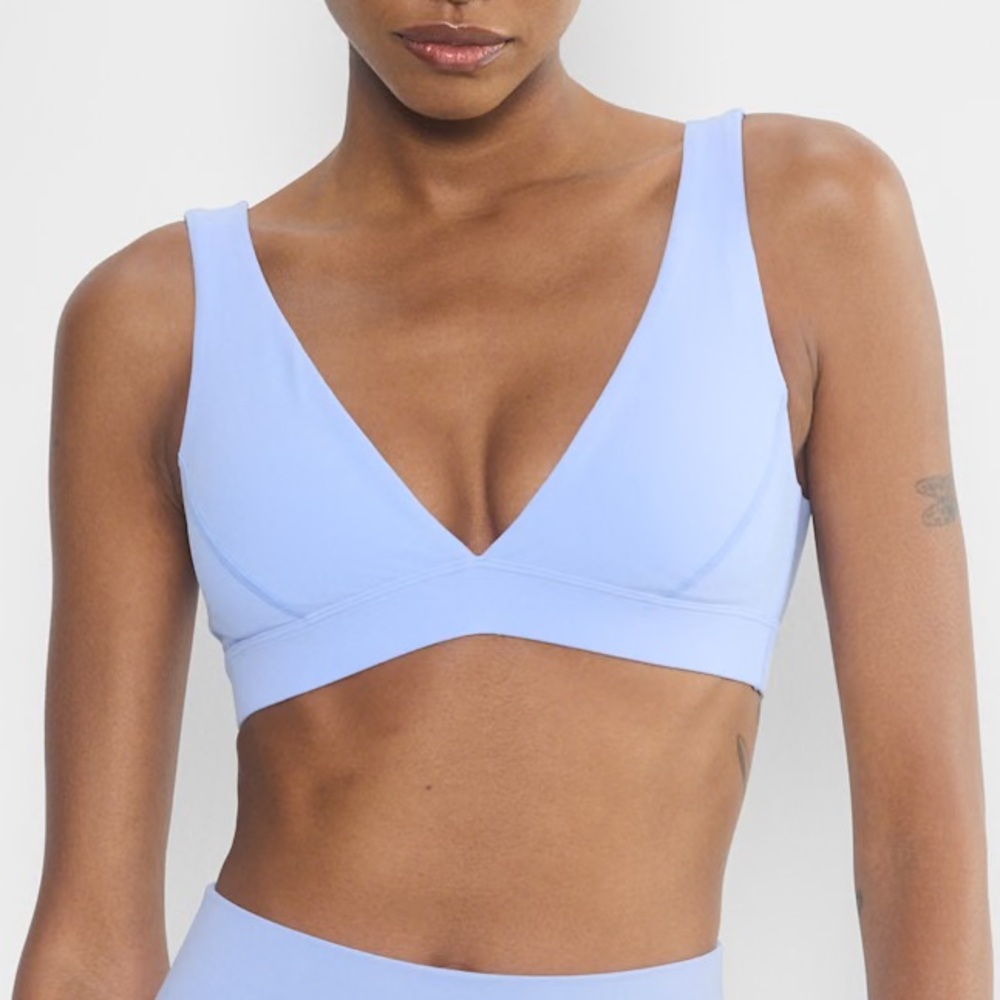 Aritzia Golden Butter Pinnacle Sports Bra